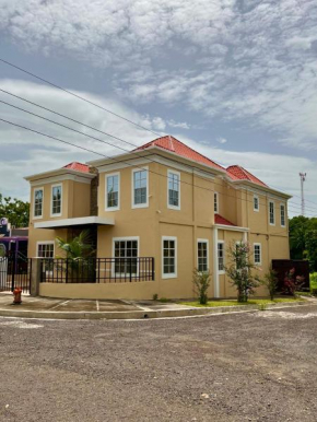 Private Spacious Modern 4BR Home with Full Kitchen
